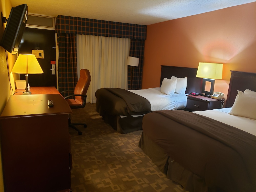 Ramada by Wyndham DFW Airport 10/39