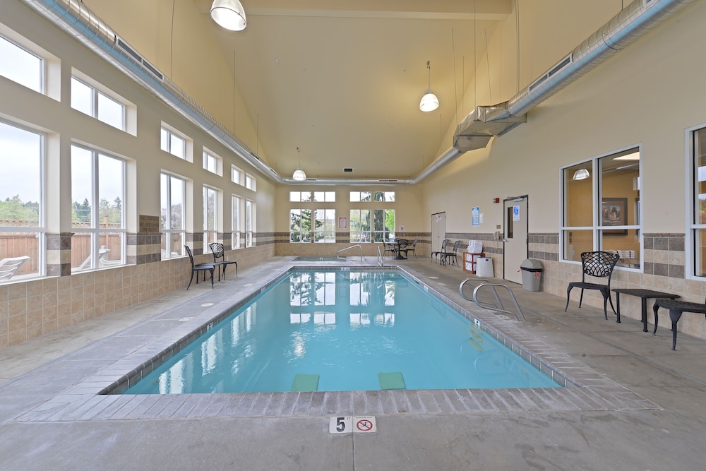 Comfort Inn and Suites McMinnville Wine Country 3/35
