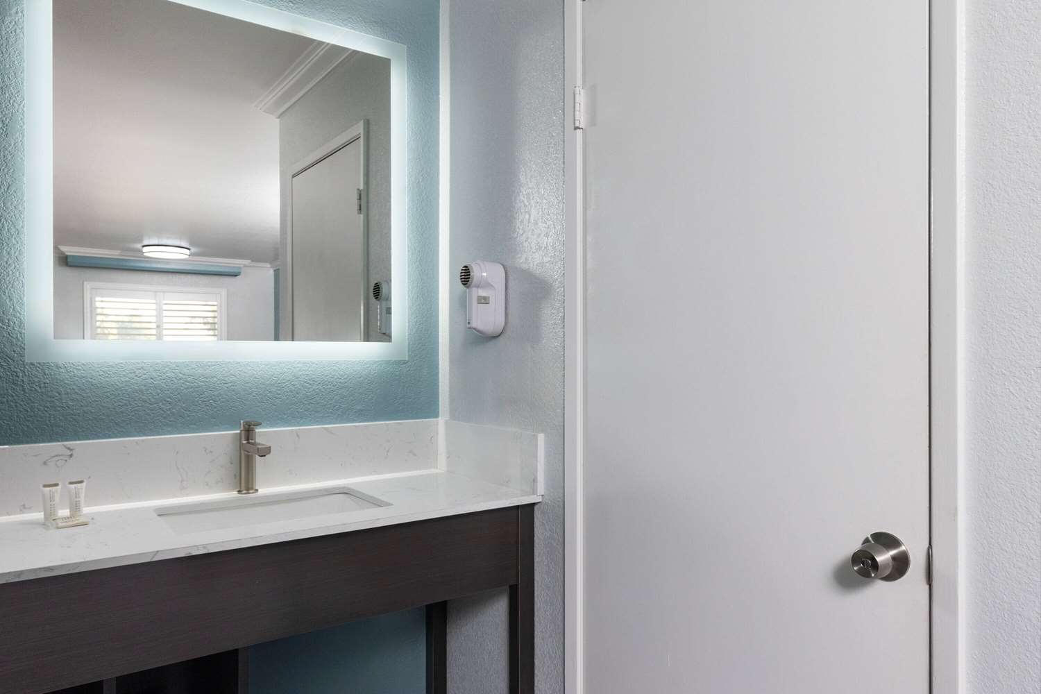 Red Lion Inn & Suites Lemoore 17/18
