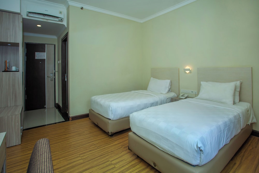 Grand Q Hotel Gorontalo 12/46