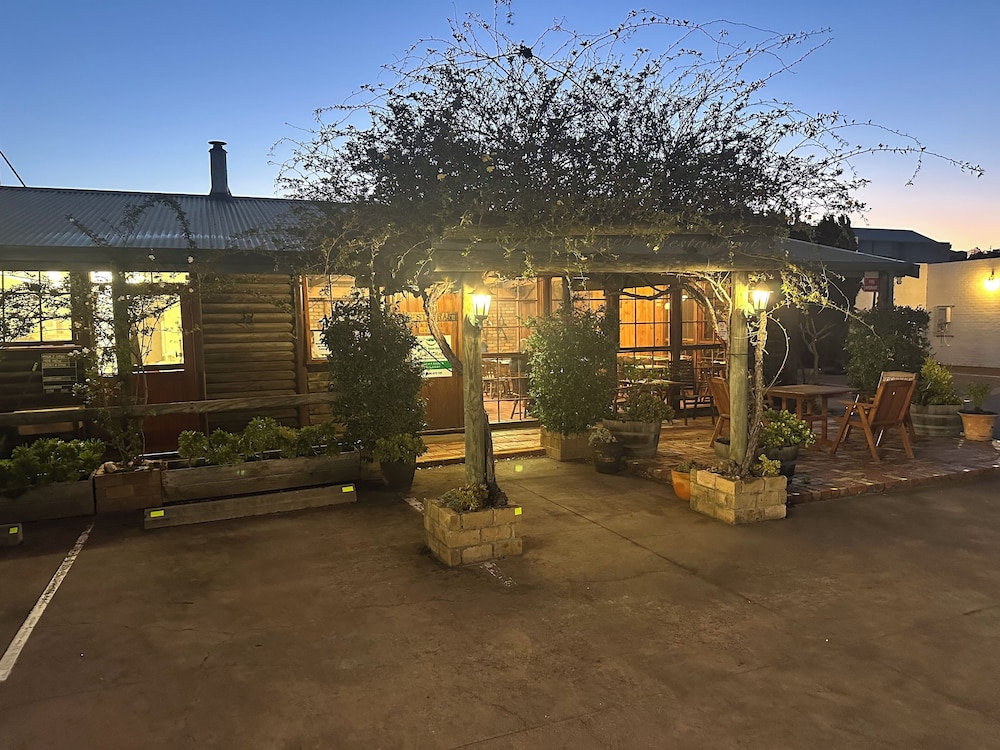 BANJO PATERSON MOTOR INN 33/50
