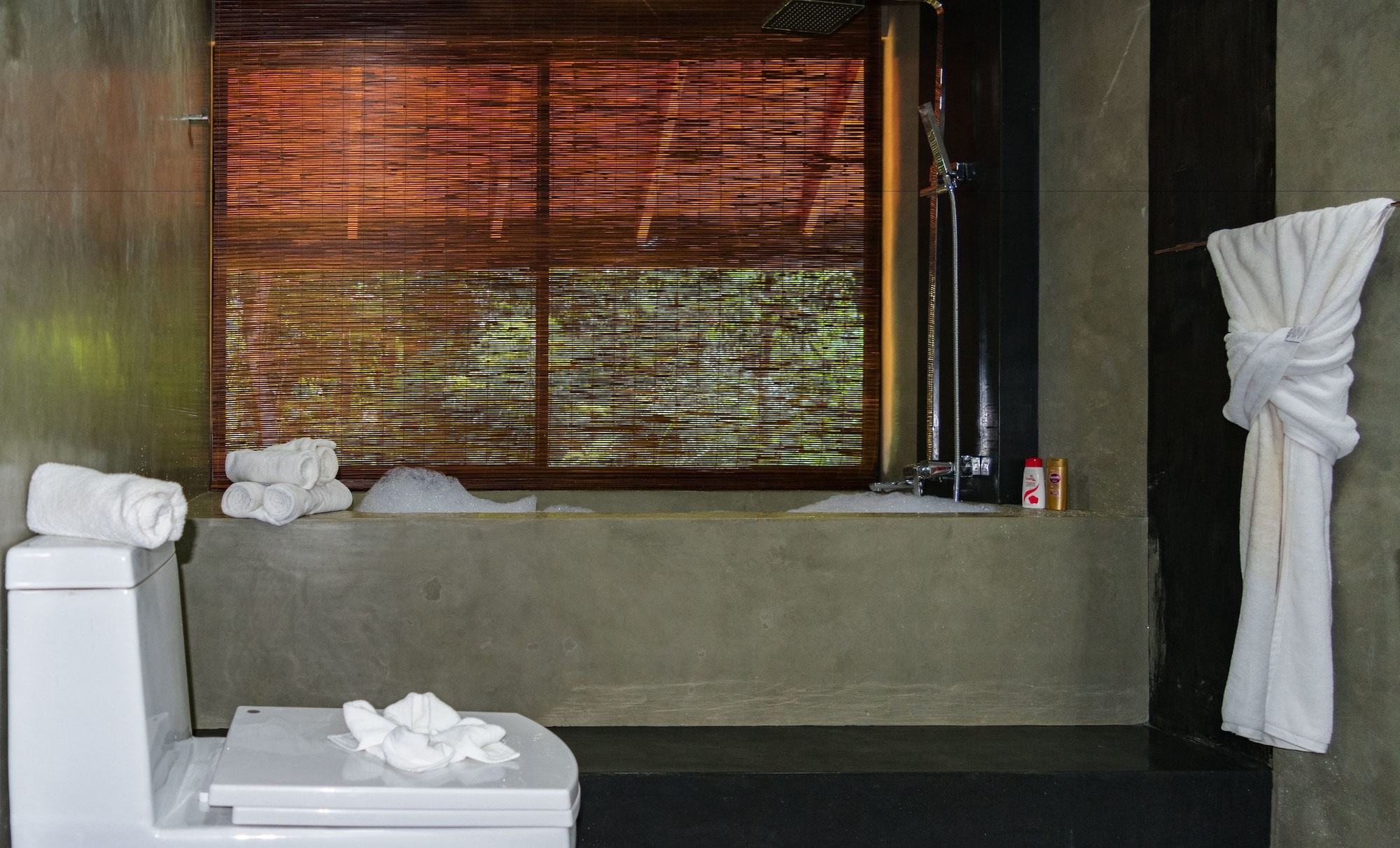 كابينة ملكية بسرير كينج وسريرين منفصلين بإطلالة على النهر بغرفة نوم واحدة، Kandy Cabana Eco Resort 3/3