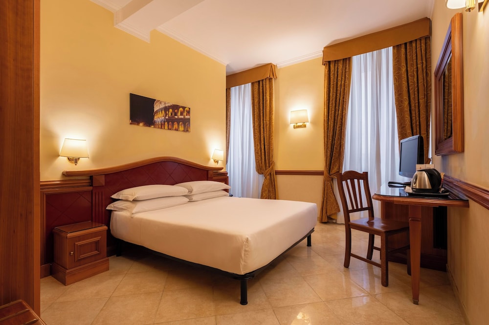 ROOM, DOUBLE OR TWIN BED