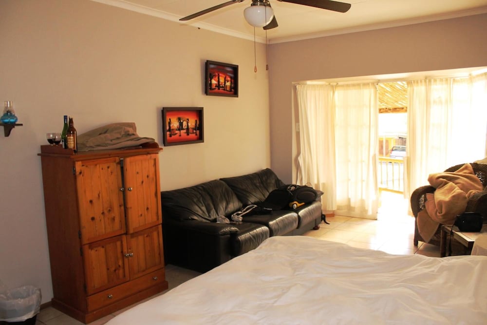 Flintstones Guest House Fourways 30/50