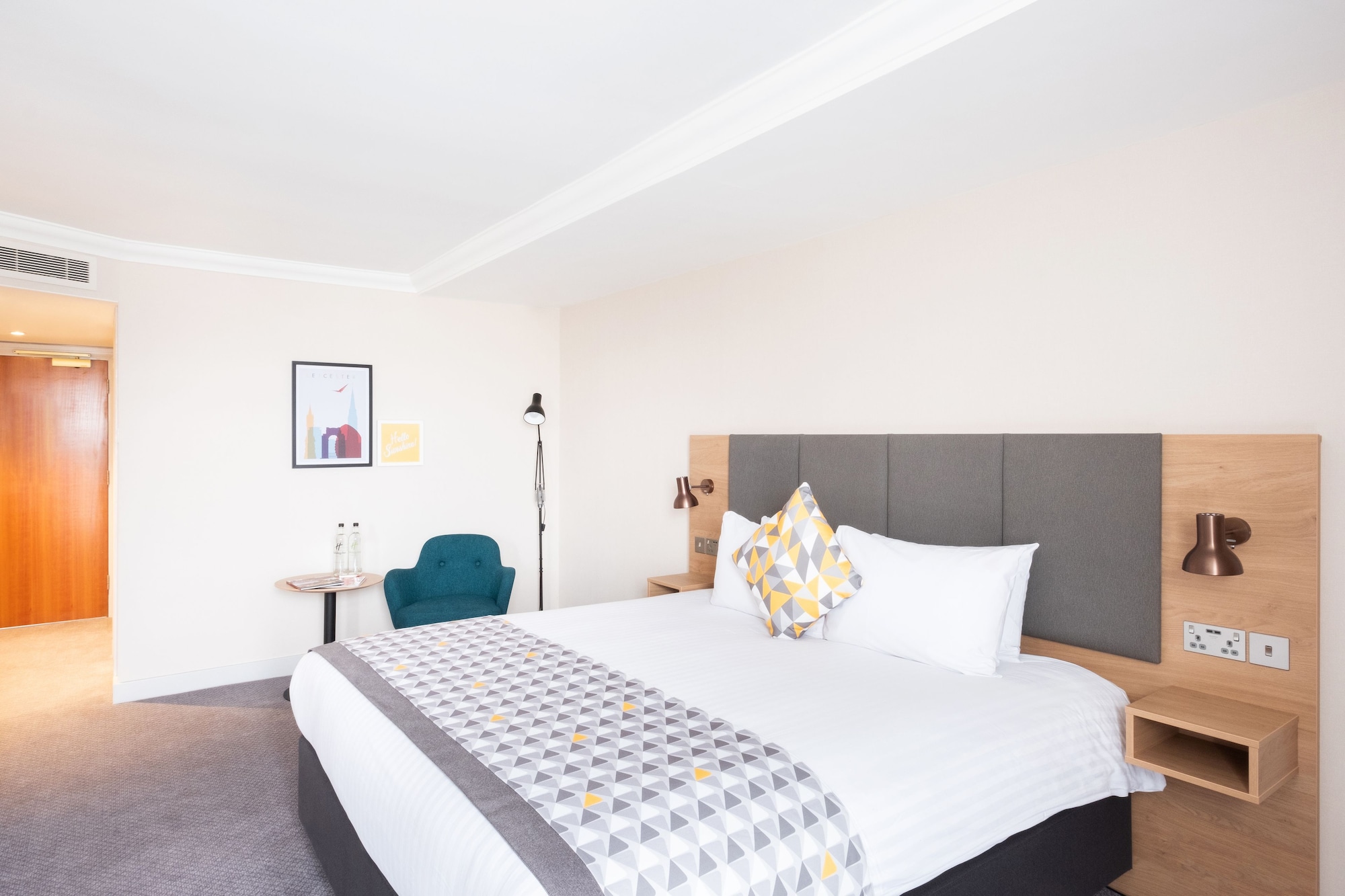 STANDARD, QUEEN BED