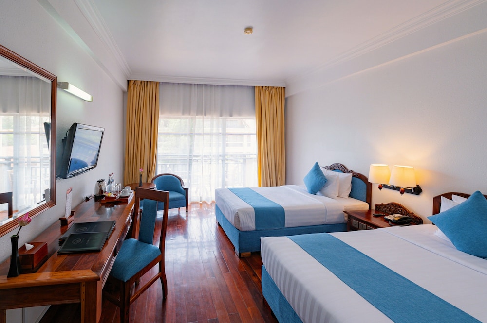 SUPERIOR, TWIN BEDS, CITY VIEW, BALCONY
