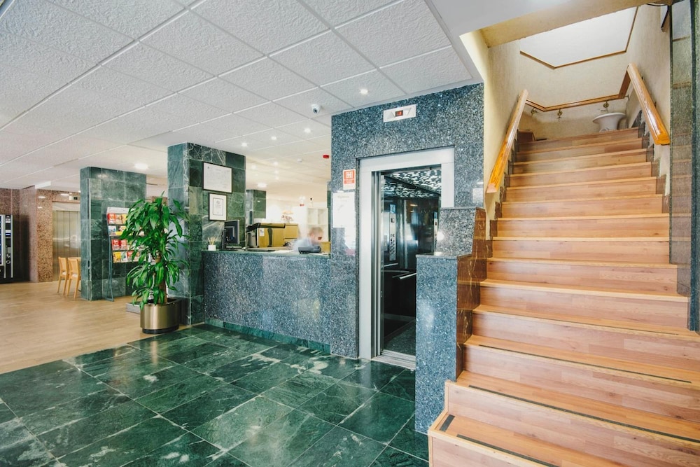 Hotel Embajador 5/42