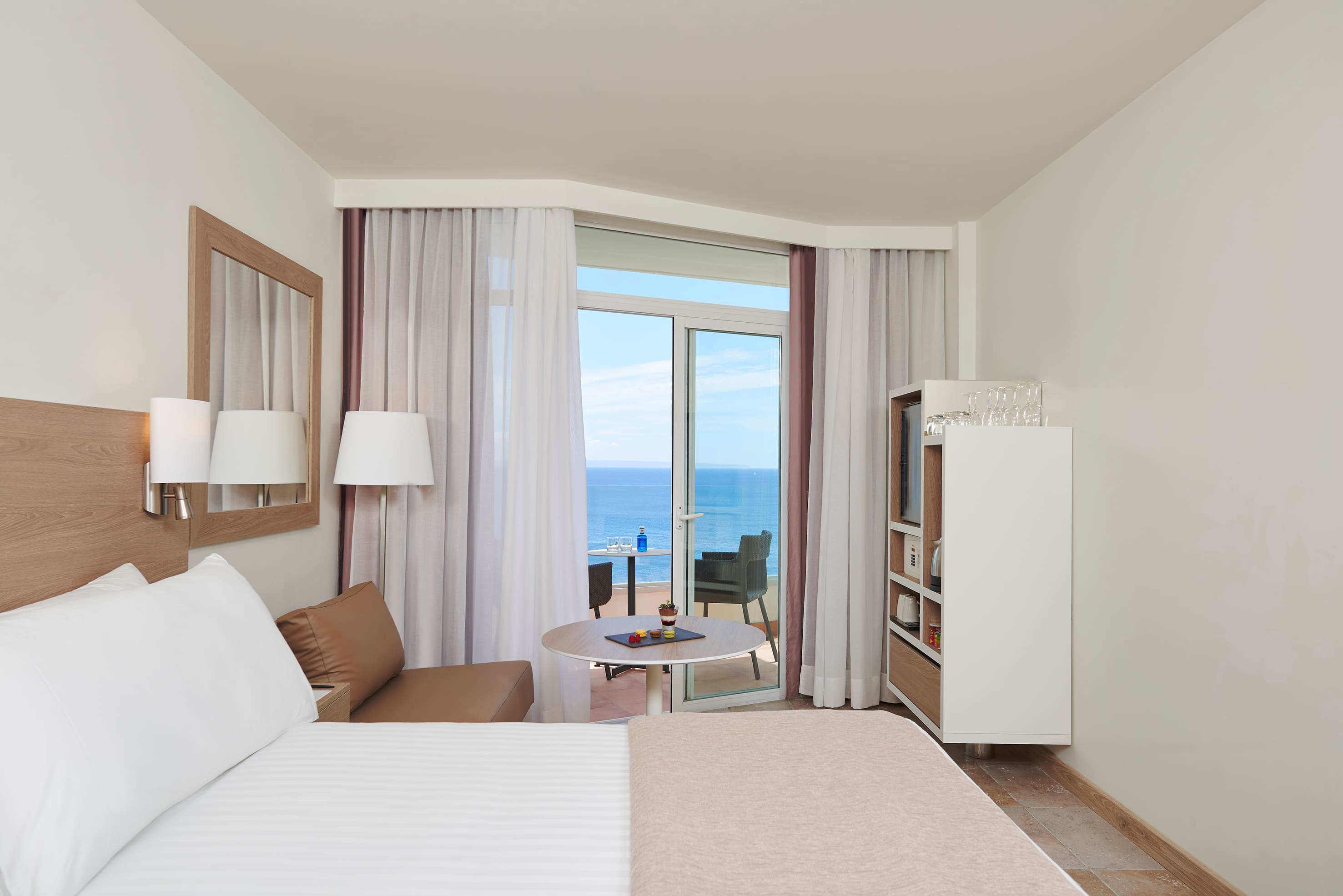 Melia, Guest Room, Double Bed, Lateral Side Sea View