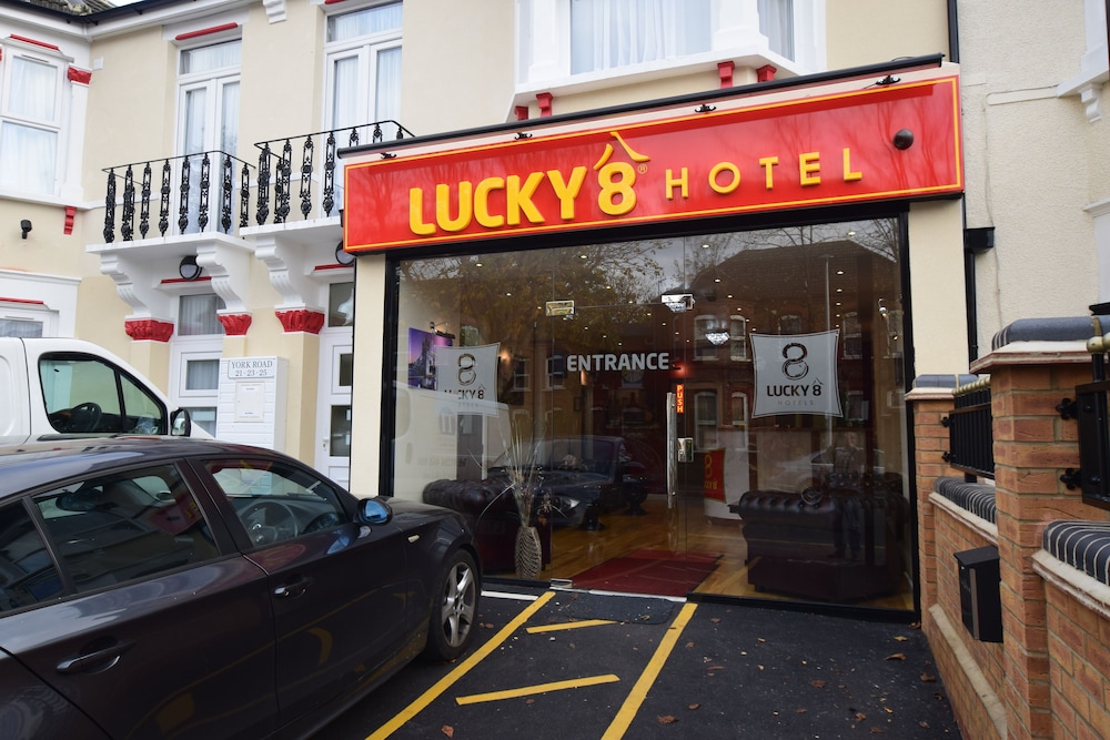 Lucky 8 Hotel 54/64