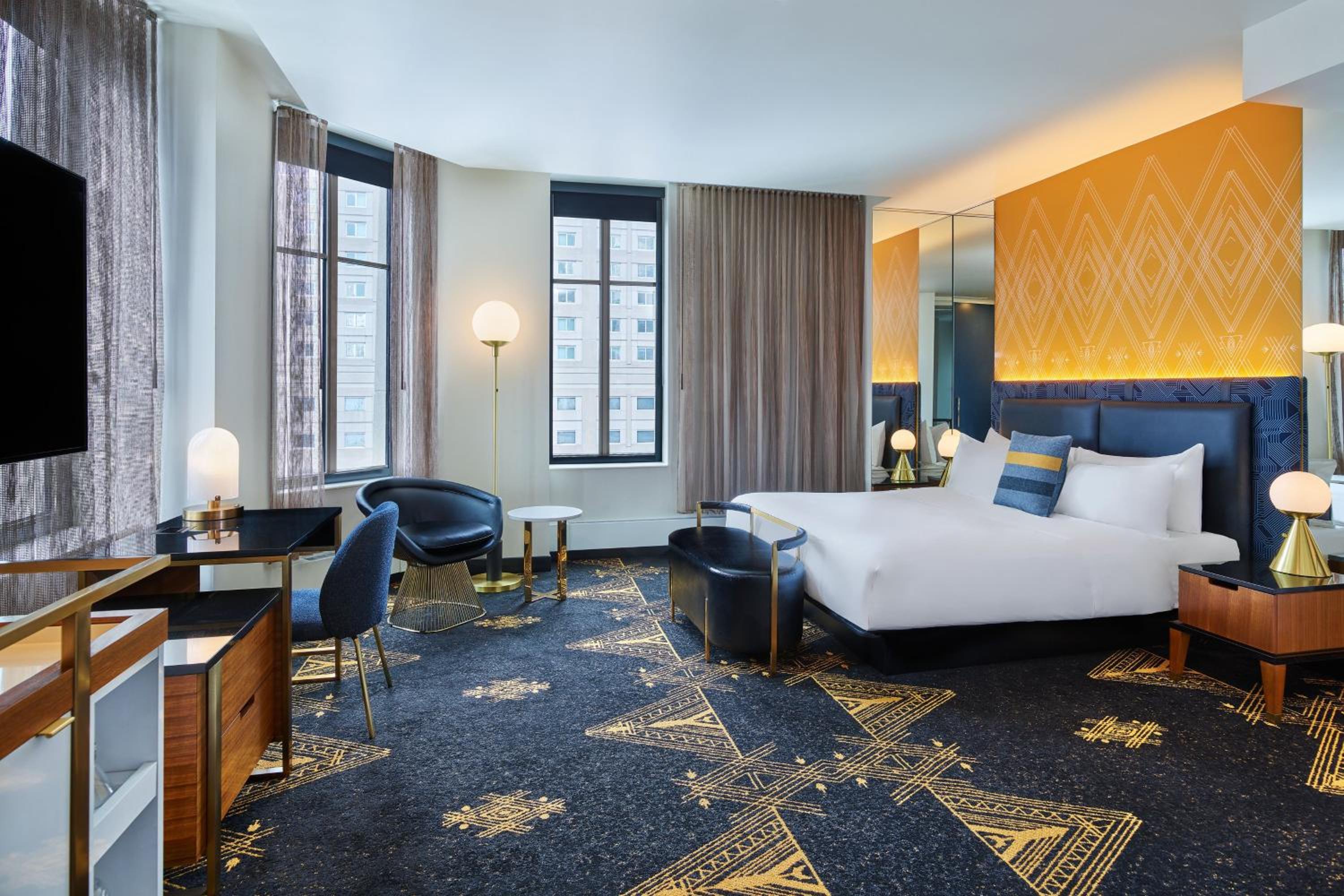 Cool, King Bed, Corner, Accessible