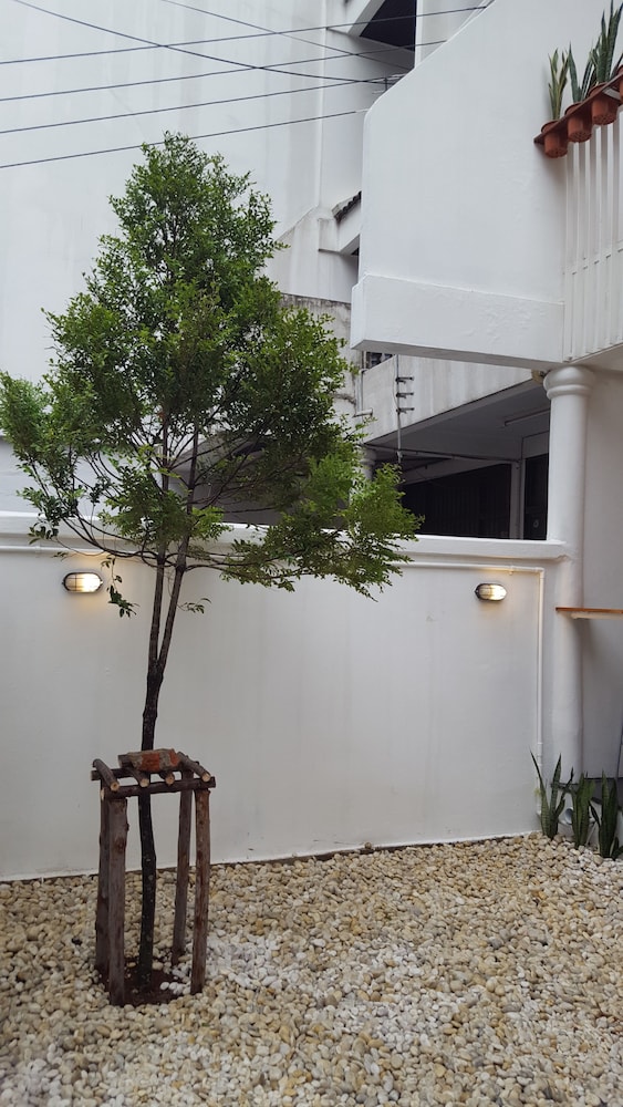 Haus Sathorn 21 27/29