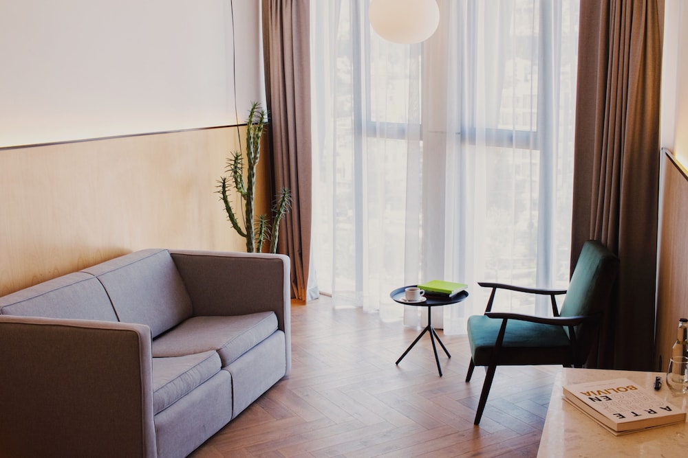 Met Hotel 33/50