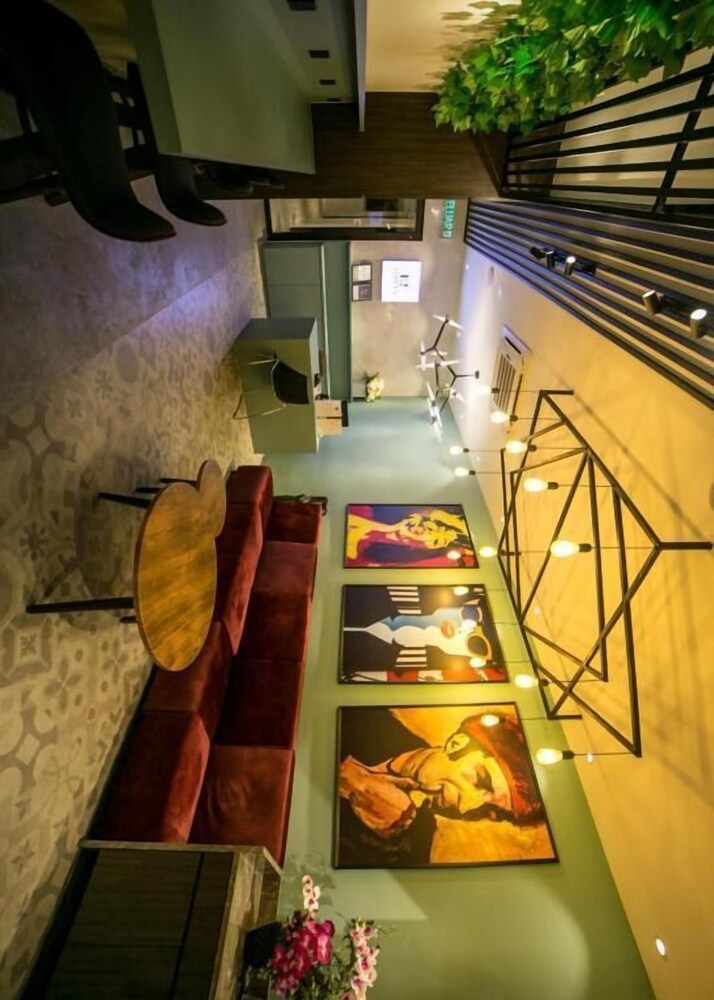 Eureka Hotel 17/21