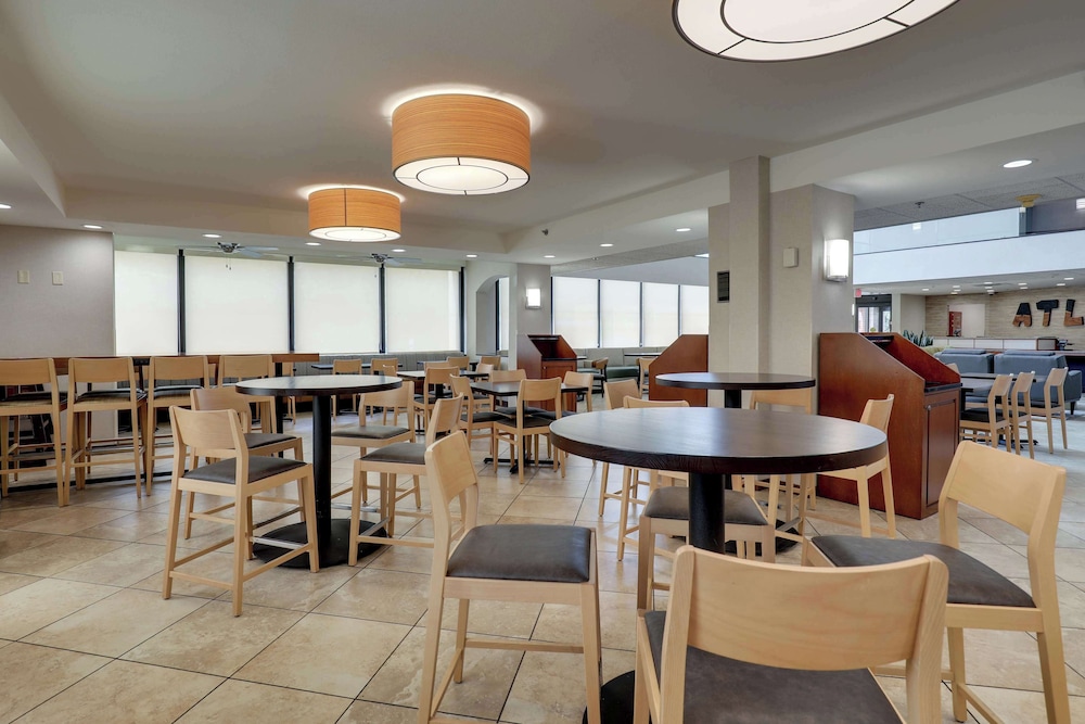 DRURY INN AND SUITES ATLANTA MARIETTA 33/50