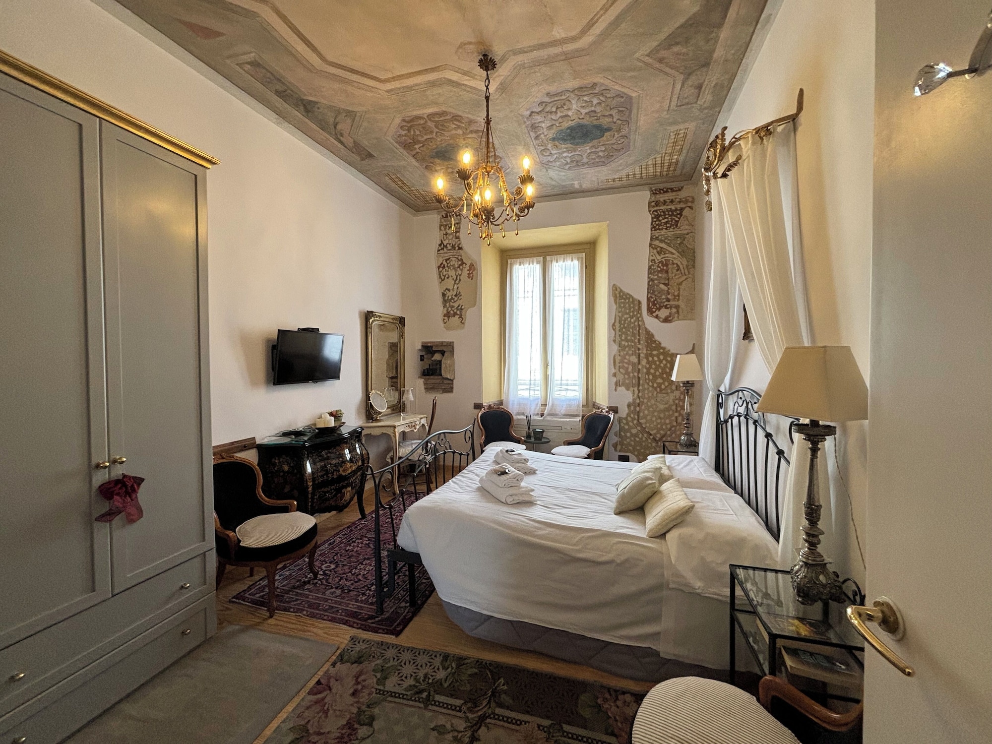 APARTMENT, KITCHENETTE