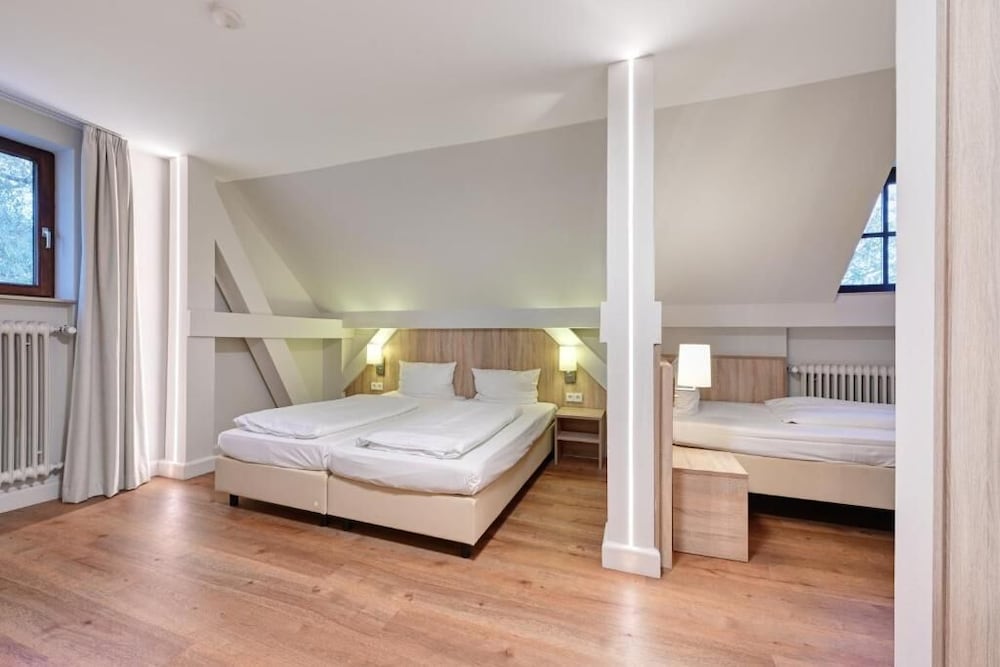 ROOM, TRIPLE, ANNEX