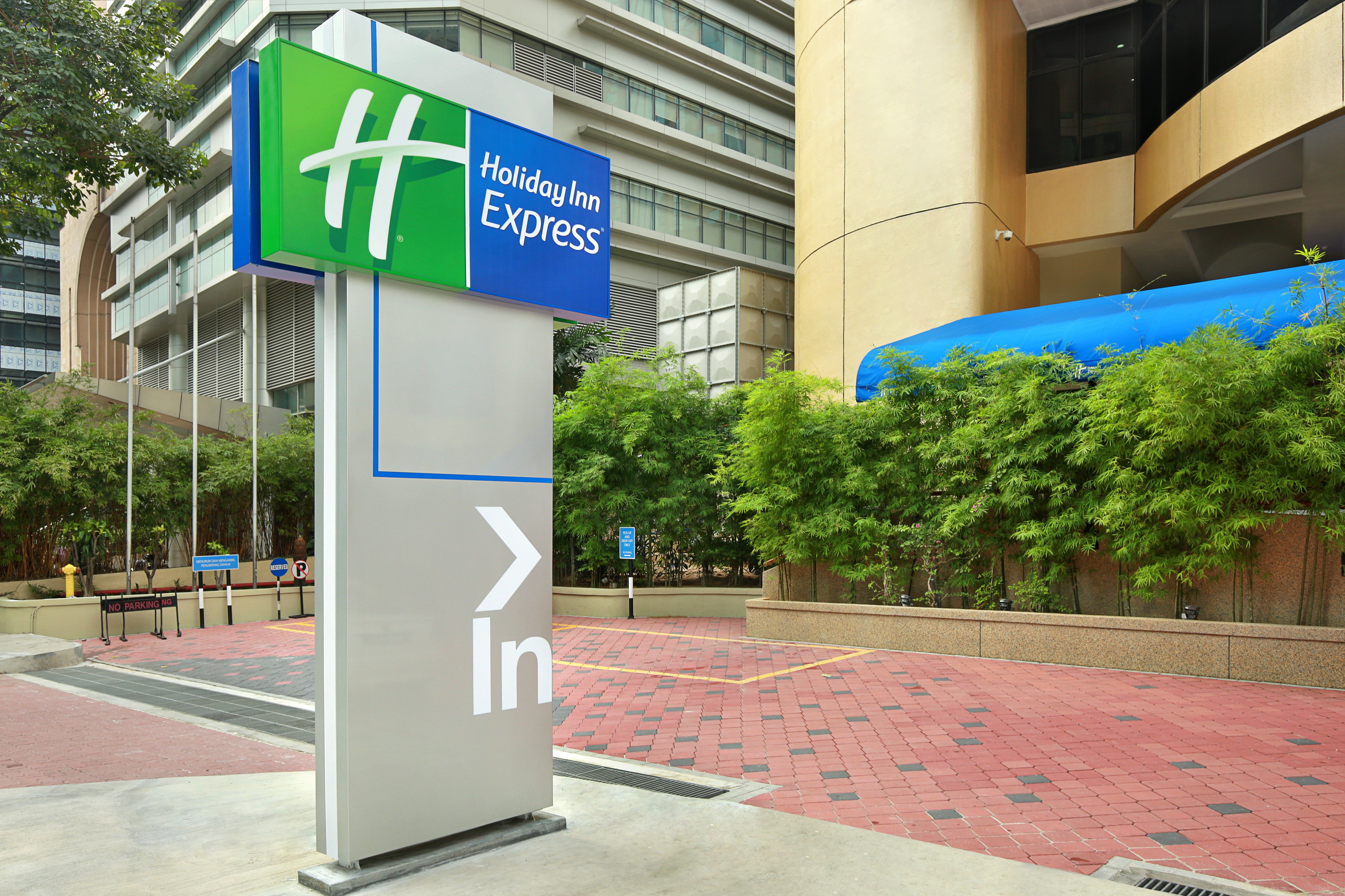 Holiday Inn Express Kuala Lumpur City Centre 56/57