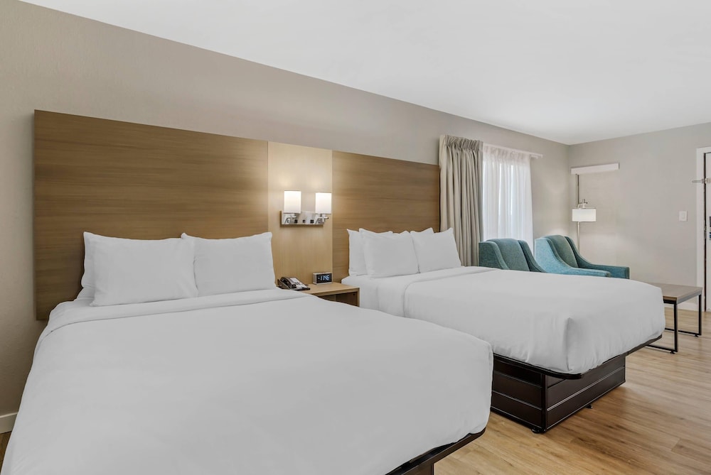 SUITE, 2 DOUBLE BEDS