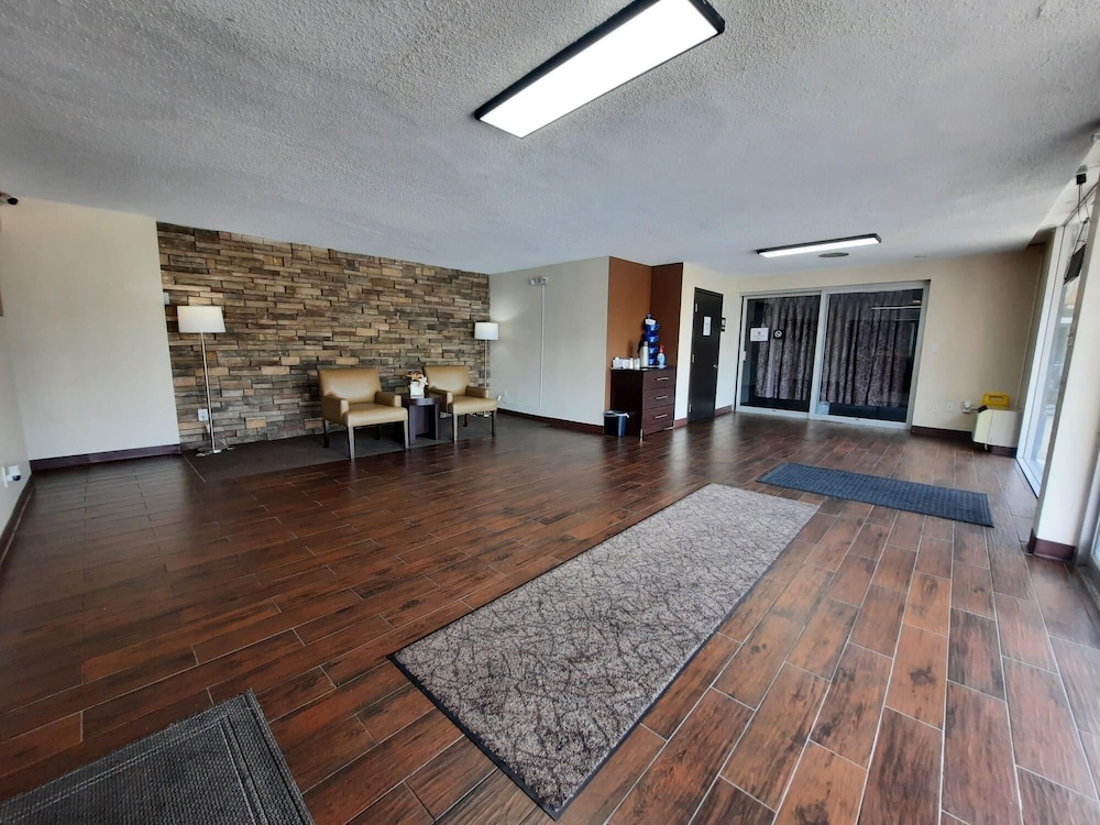 Americas Best Value Inn Moline 6/41