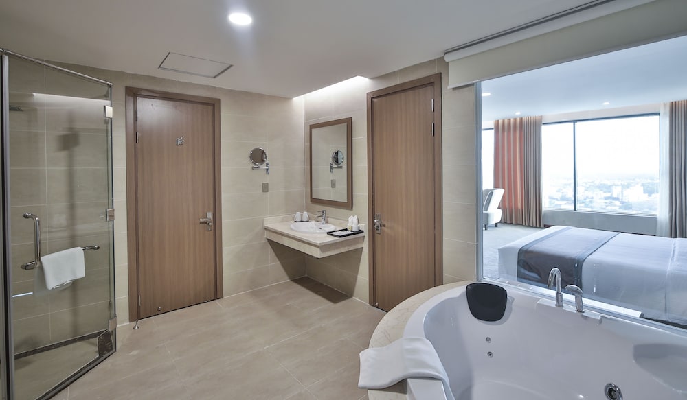 Muong Thanh Luxury Ca Mau Hotel 24/73