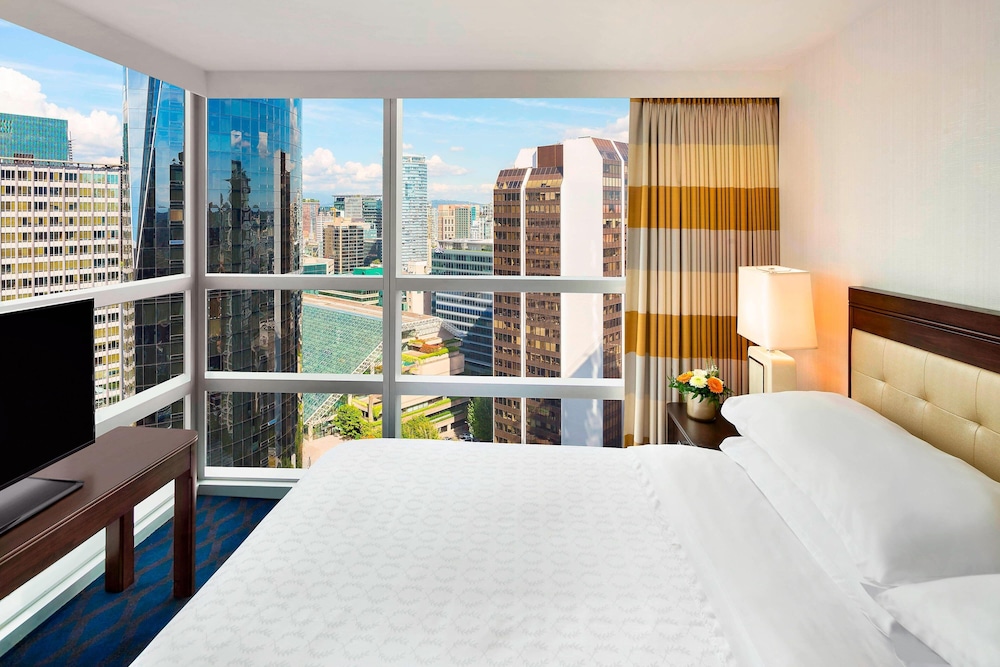 ROOM, KING BED, LOW FLOOR