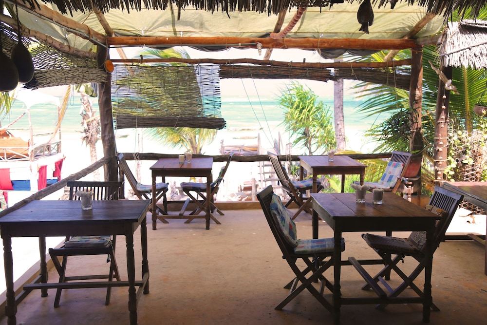 Mango Beach House 30/50