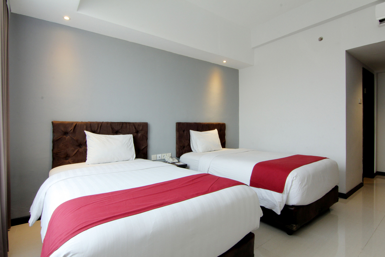 Superior, Twin Beds, Smoking