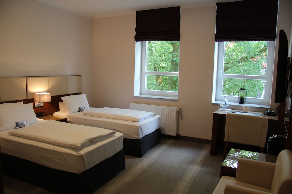 BUSINESS, DOUBLE BED