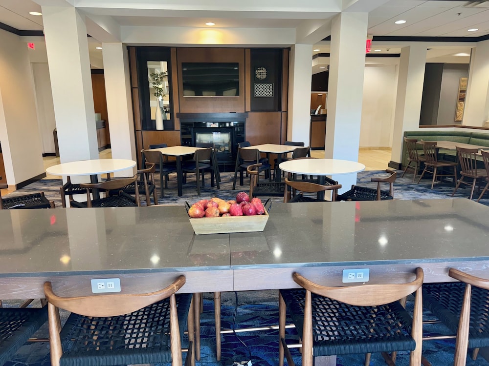 Fairfield Inn Suites By Marriott Louisville East 35/50