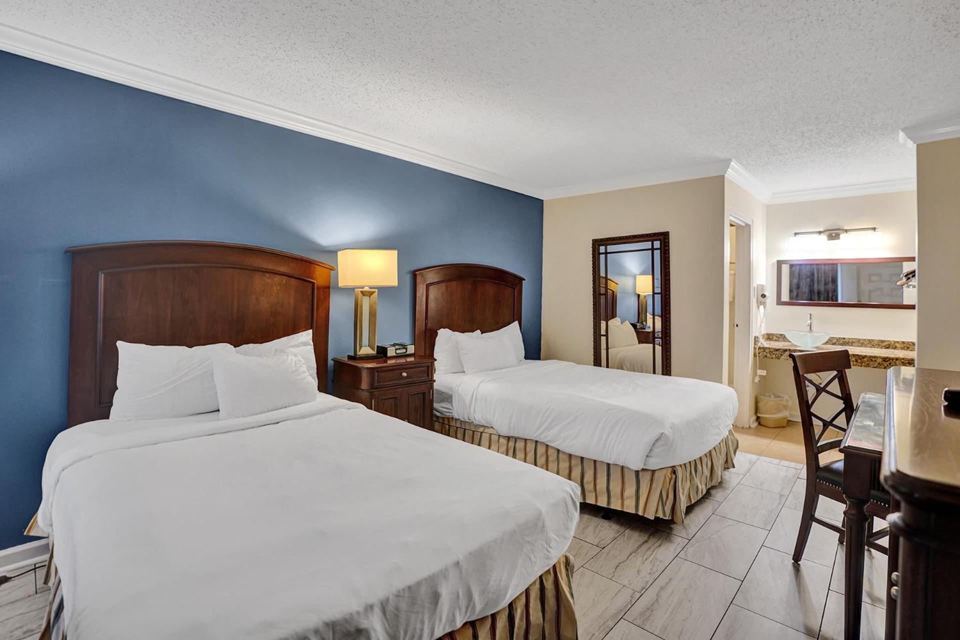 Room, 2 Queen Beds, Pool Side