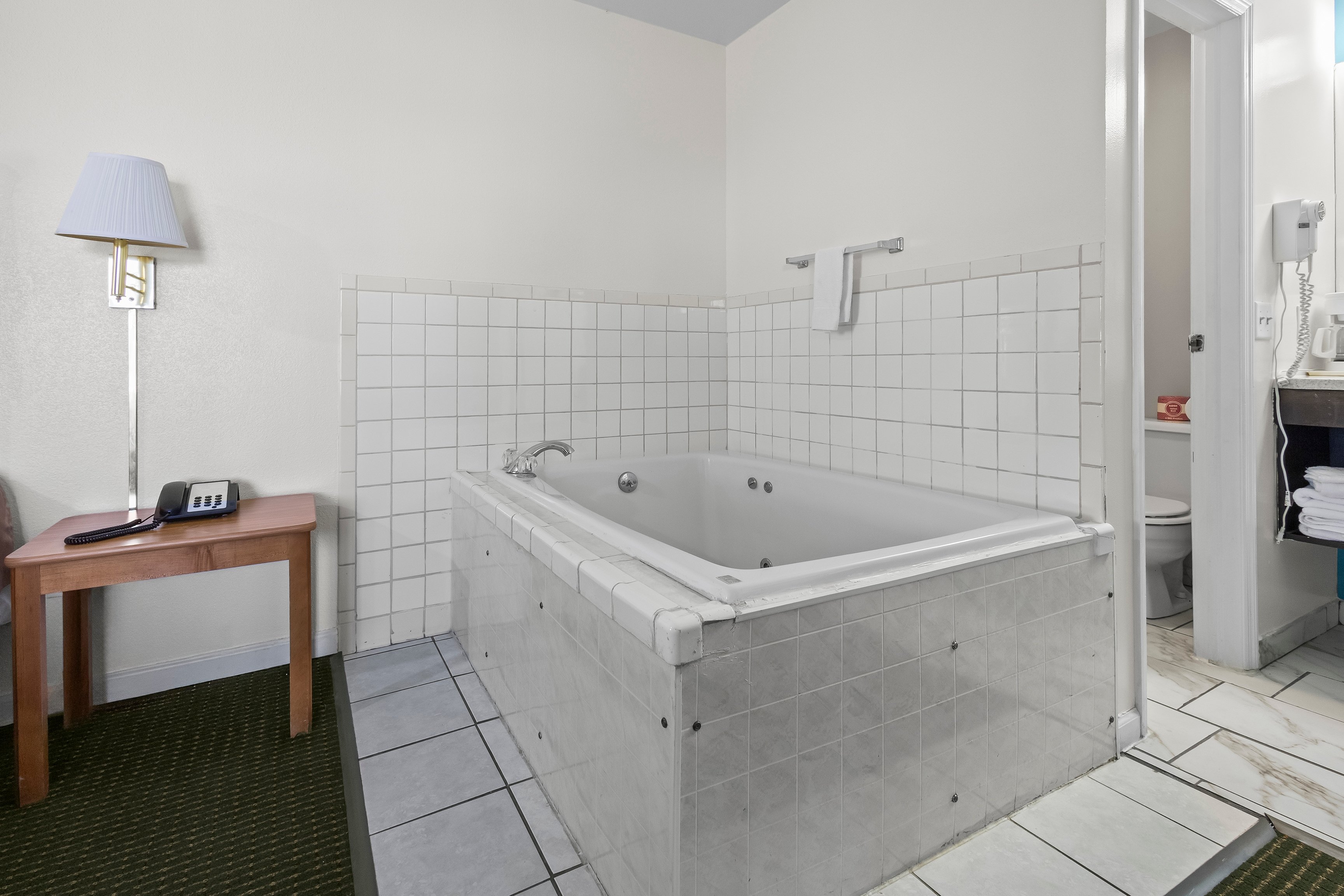 Economy Inn and Suites 65/68