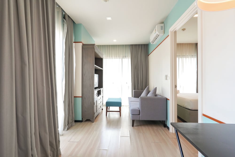 غرفة قياسية بسرير كوين بمطبخ، DLUX Condominium 9/10
