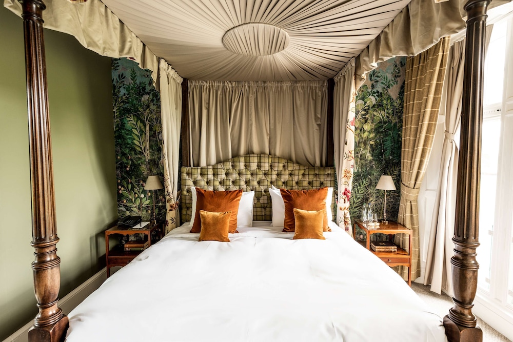 Castle, Junior Suite, King Bed