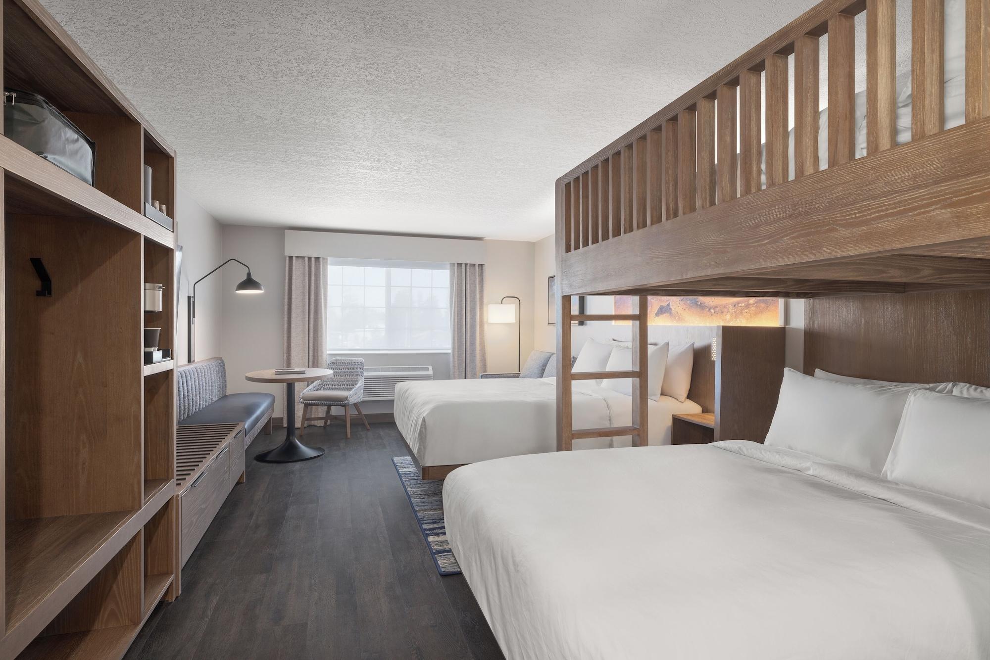 Room, Multiple Beds, Sofa