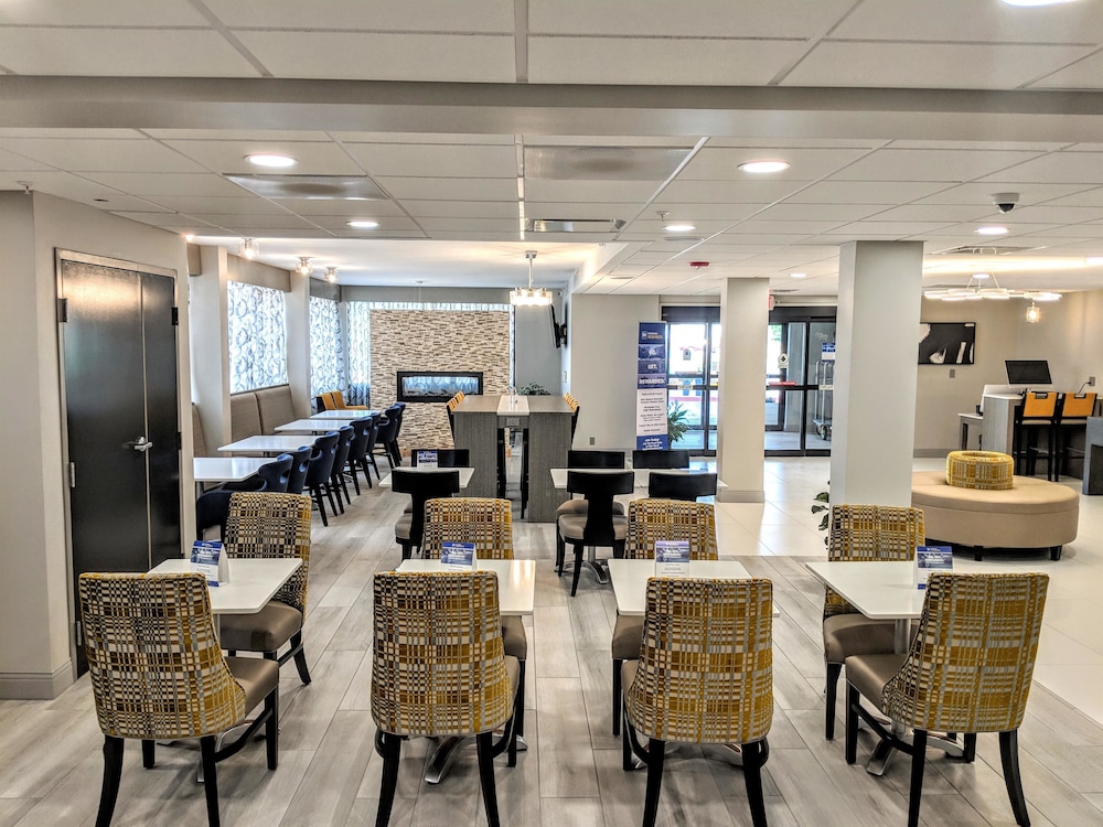Best Western Plus Bloomington East Hotel 16/24