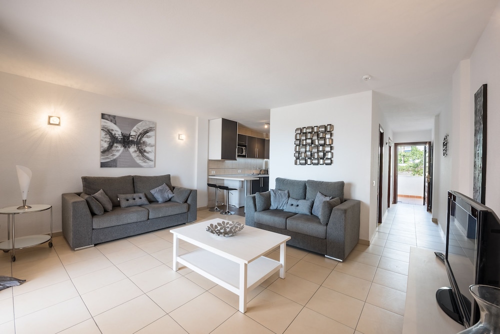 PALOMA BEACH APARTMENTS 40/57