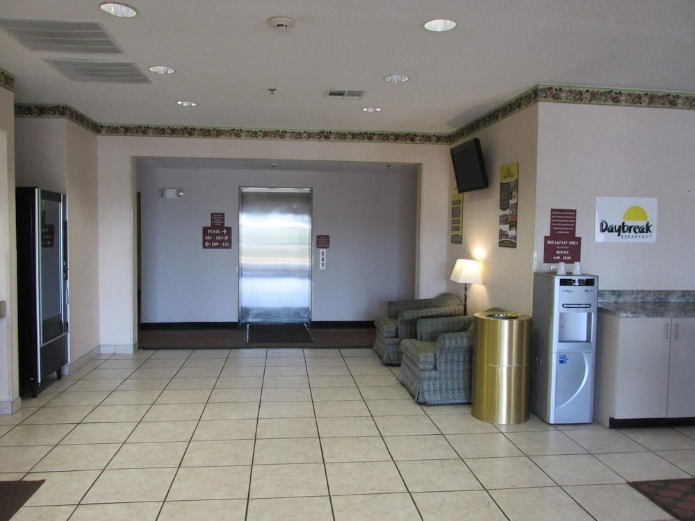 Days Inn By Wyndham Jefferson City 8/24