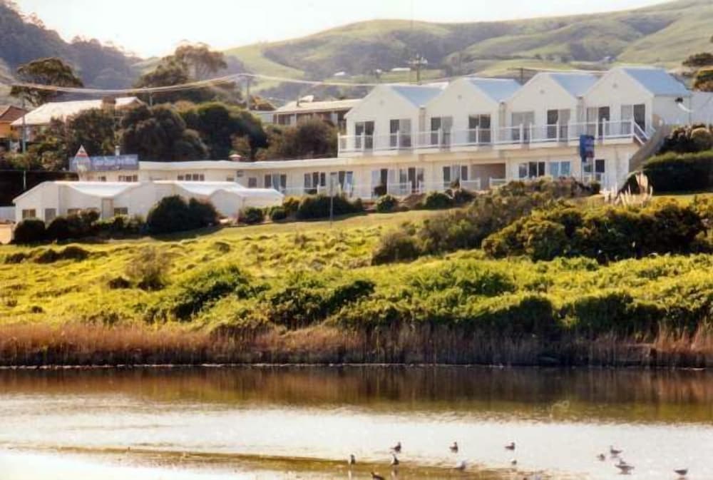 A Great Ocean View Motel 24/27