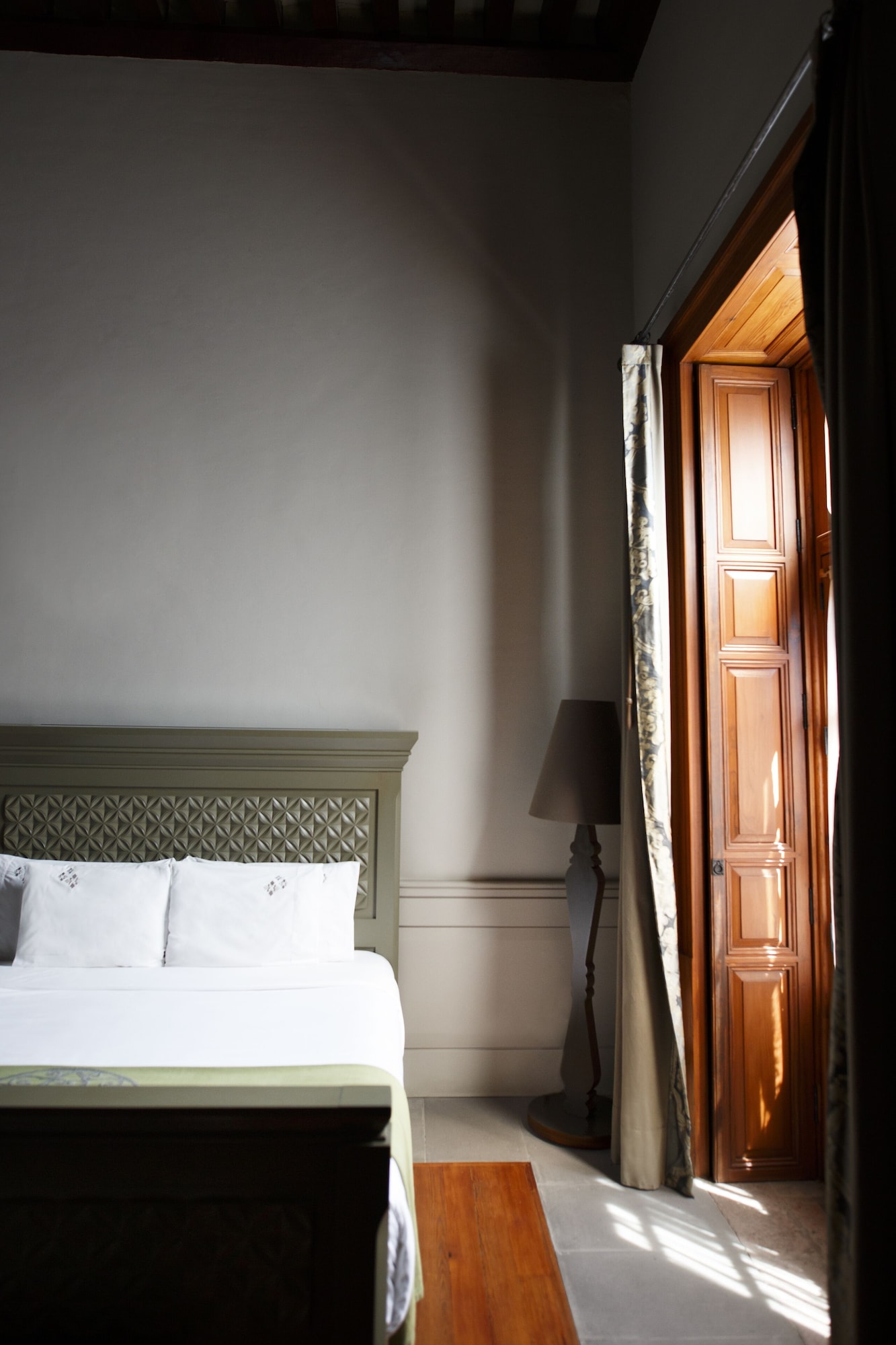 DELUXE, 2 DOUBLE BEDS