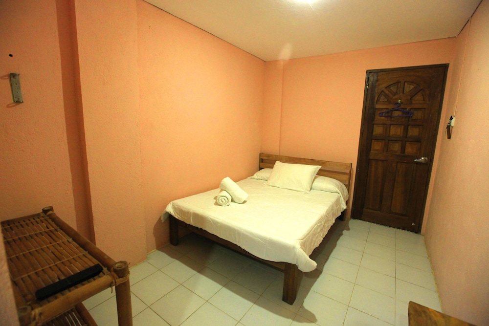 Hannah Hotel 30/54