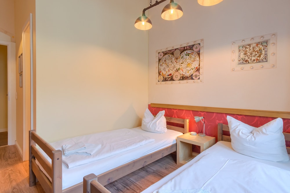 ECONOMY, TWIN BEDS, PRIVATE BATHROOM