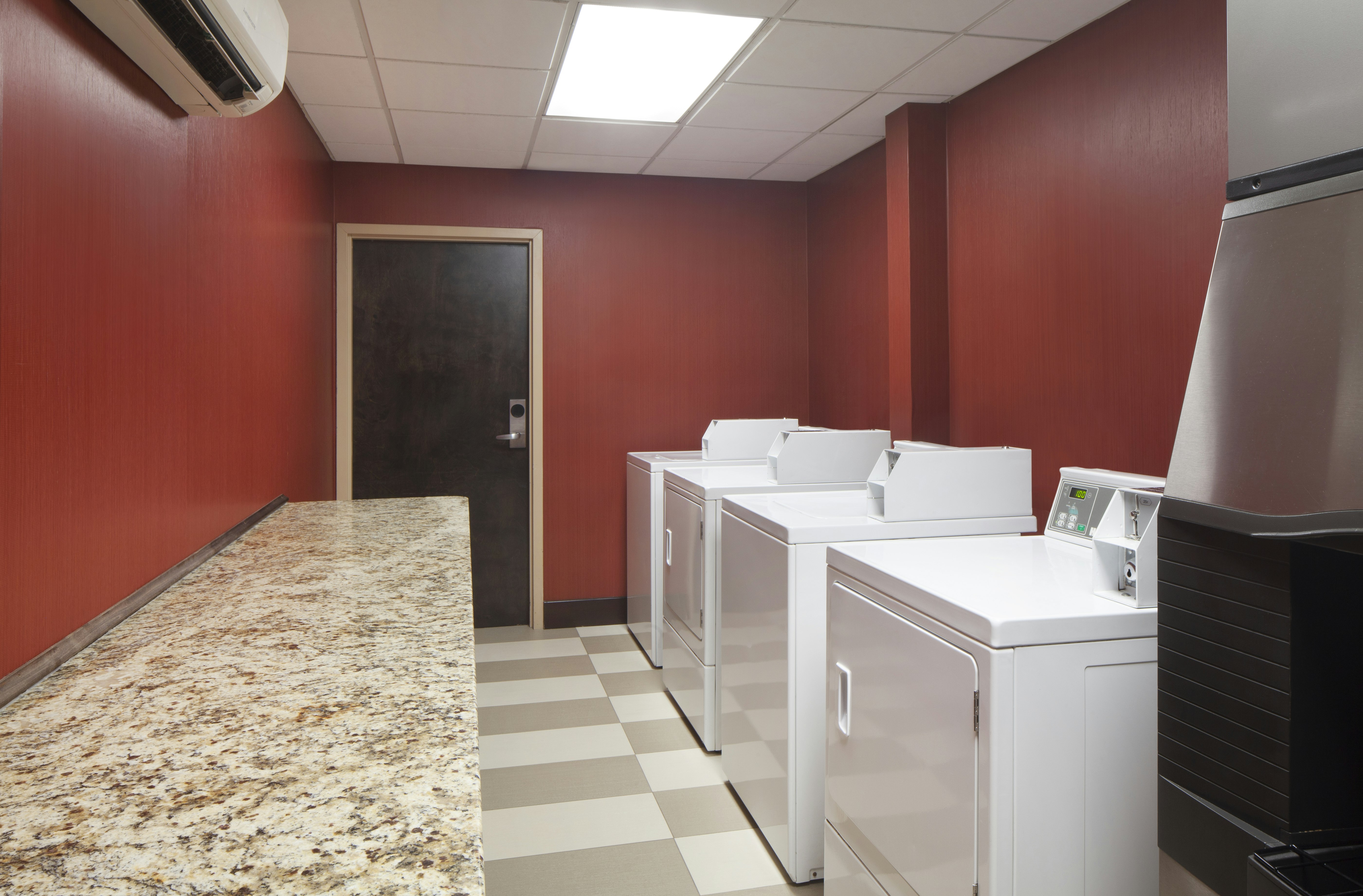 Hampton Inn Charleston Southbridge 7/41