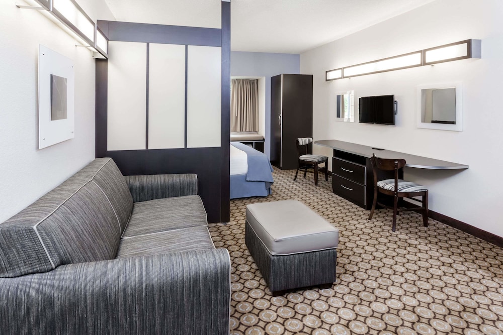 Microtel Inn And Suites Elkhart 18/28