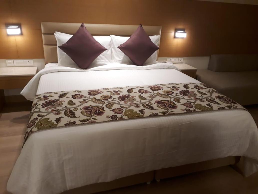 Plus, Superior, King Bed