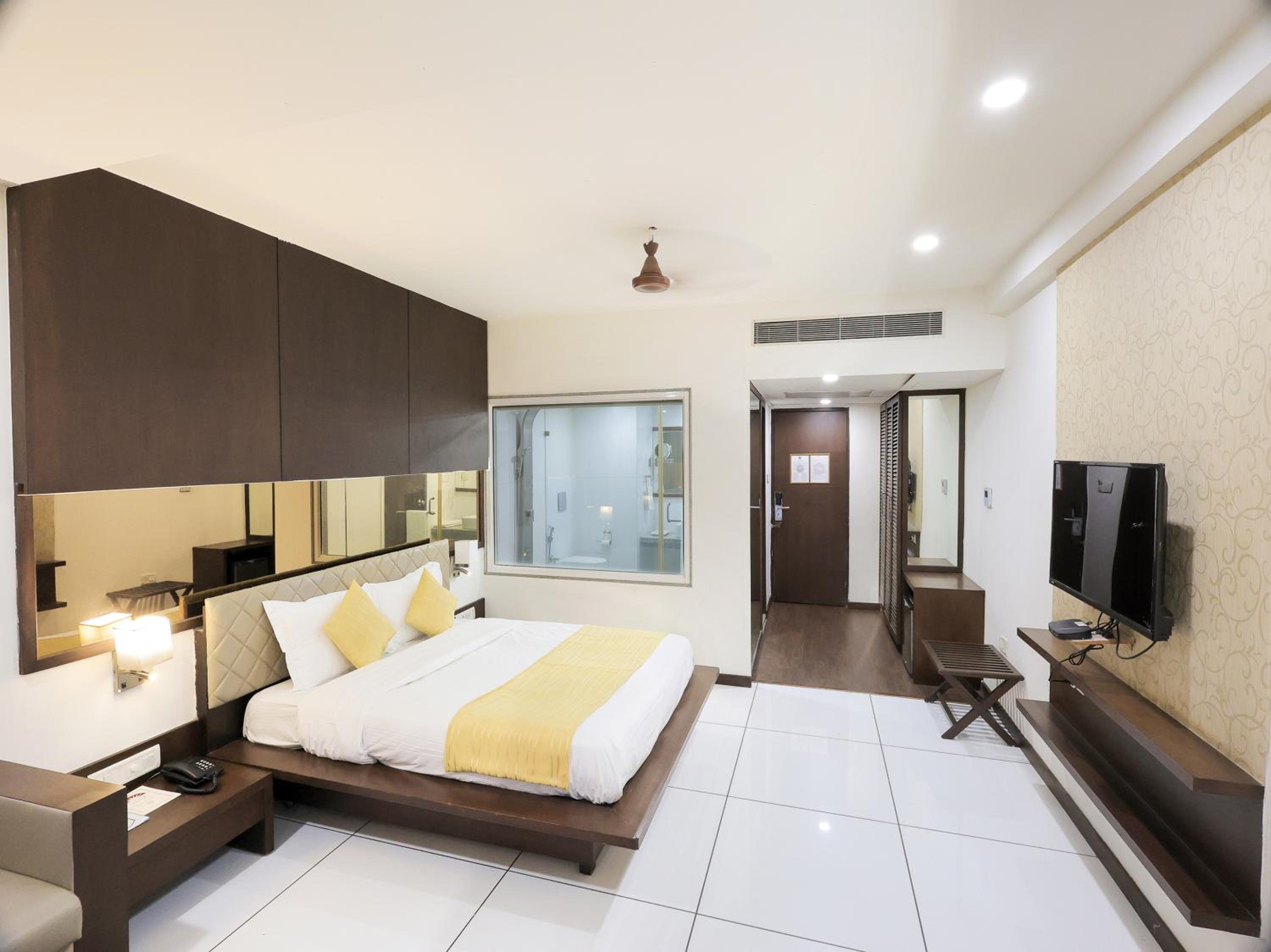 Oyo 9677 Hotel Surya 8/29