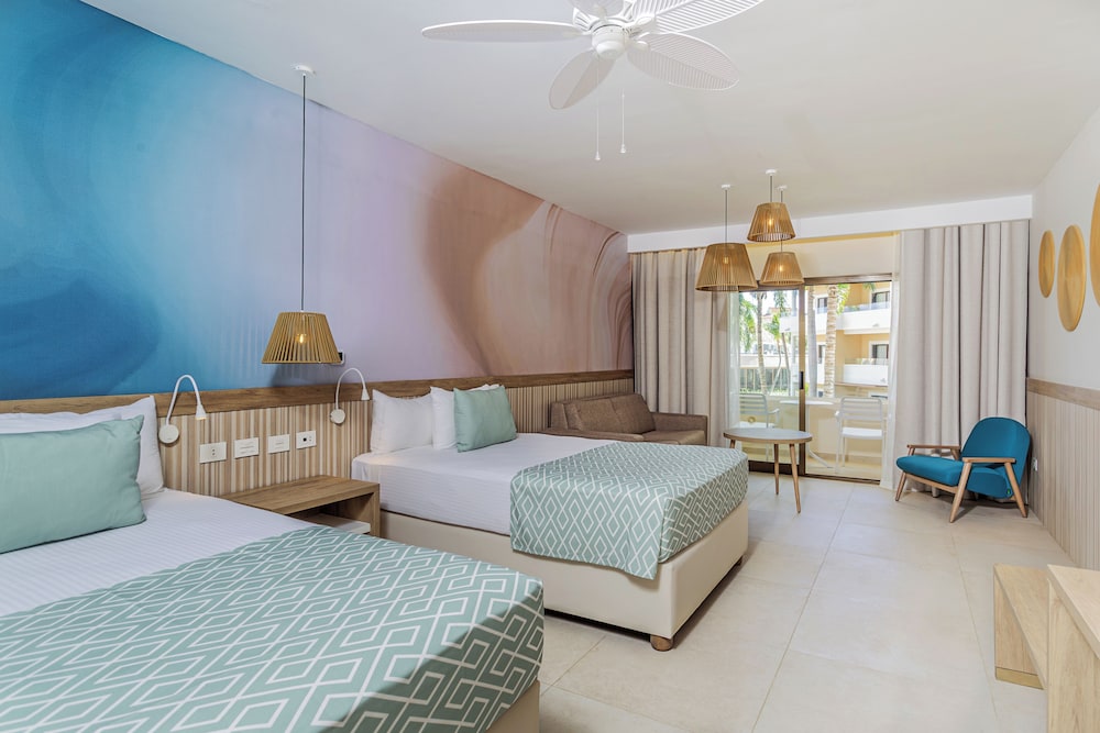 جناح جونيور ديلوكس بسريرين مزدوجين