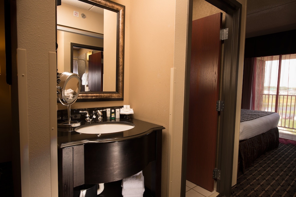CROWNE PLAZA MILWAUKEE AIRPORT 55/81