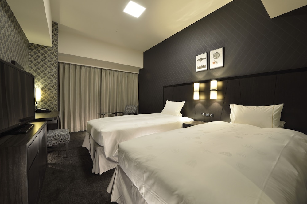 SUPERIOR, TWIN BEDS, WITH EXTRA BED