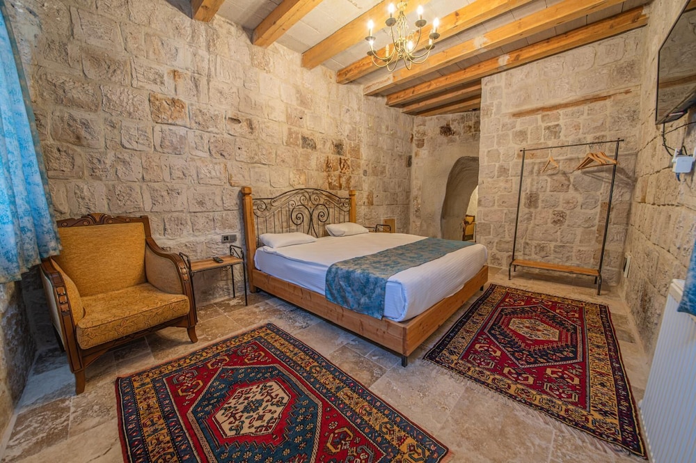 Chelebi Cave House 12/98