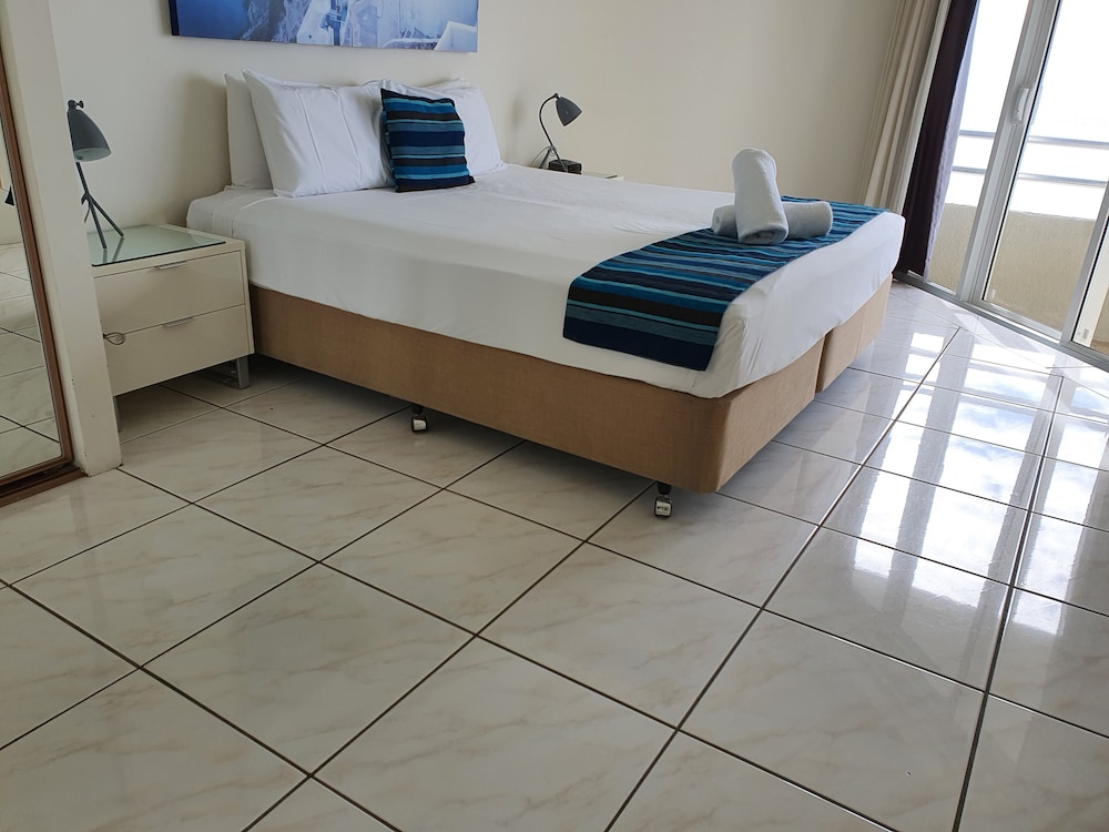 Zenith Ocean Front Apartments 12/50